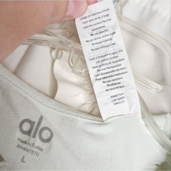 ALO Wanderer Long Sleeve Cut Out Pale Green Icicle Yoga Shirt Top Large - Picture 5 of 6